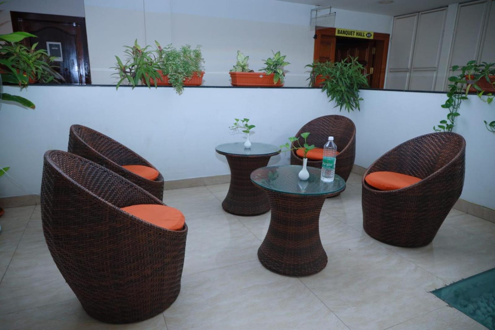 Hotel Tayas Trippapur Exterior foto