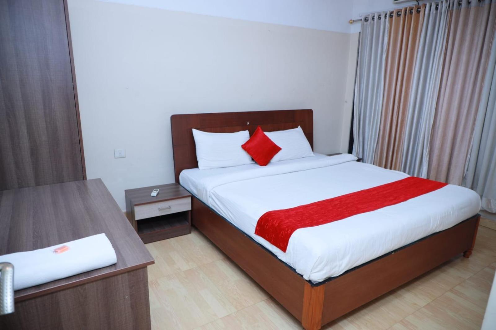 Hotel Tayas Trippapur Exterior foto
